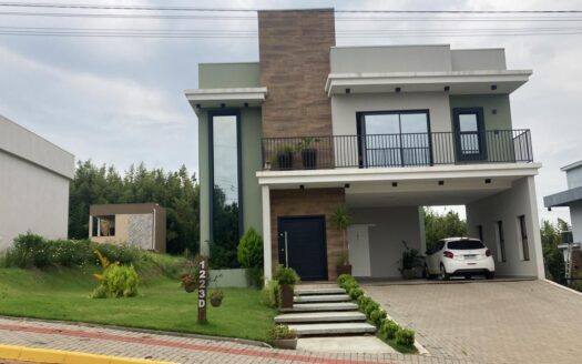 Casa localizada no Condominio espelho das águas